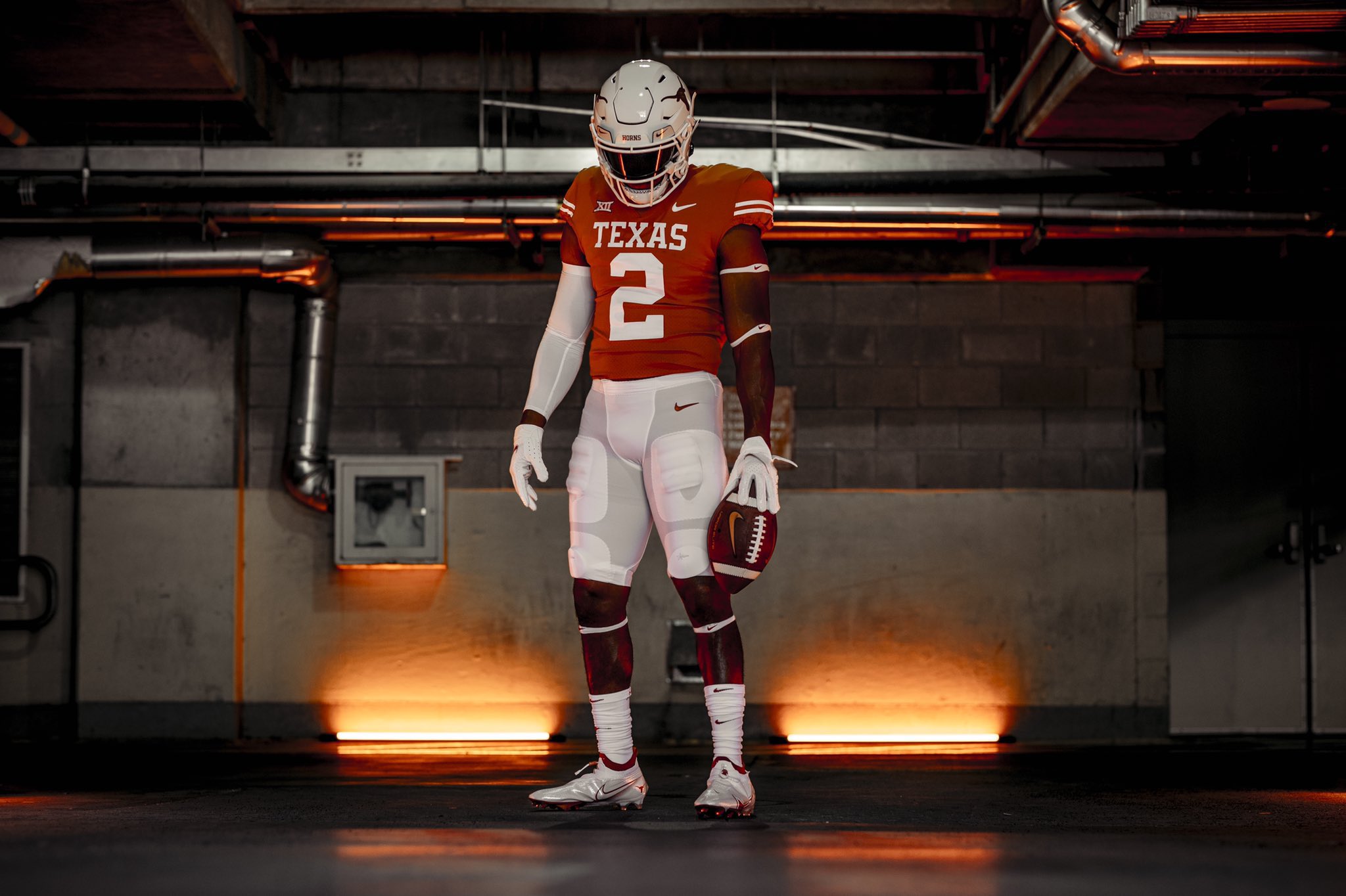 Texas Longhorns Reveal New Uniforms for the 2022 Football Season - Texas  Sneakers